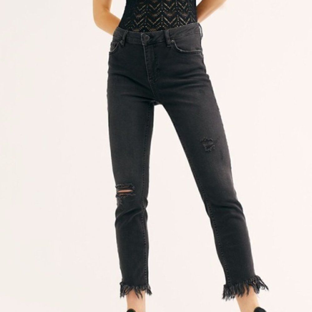 Free People Black Distressed Frayed Hem Fringe Skinny Crop Jeans in Size W26